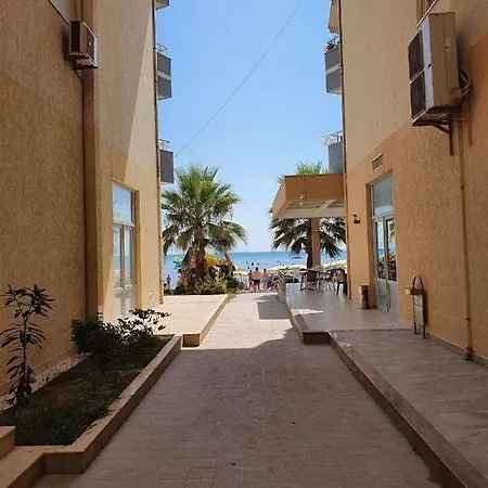 Apartment Flora's Durres